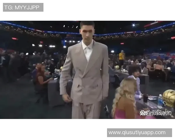 姚明与篮网新秀杰明同框合影引发热议谁能在巨人面前不变矮人 姚明与篮网新秀杰明同框合影引发热议谁能在巨人面前不变矮人