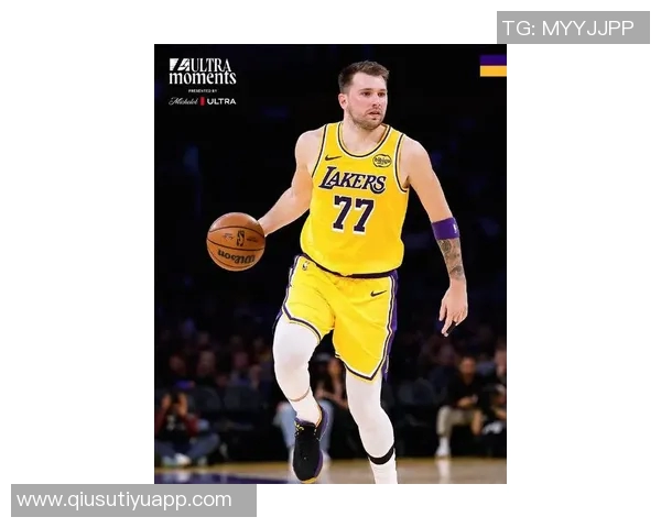 东契奇向里夫斯展示扭伤手指里夫斯惊呼难以置信的反应引发热议 东契奇向里夫斯展示扭伤手指里夫斯惊呼难以置信的反应引发热议