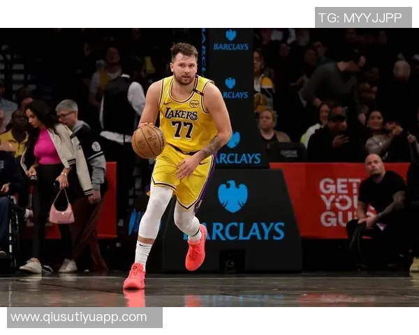 詹姆斯回应最后时刻技犯罚球东契奇罚我也没意见但我已走向罚球线